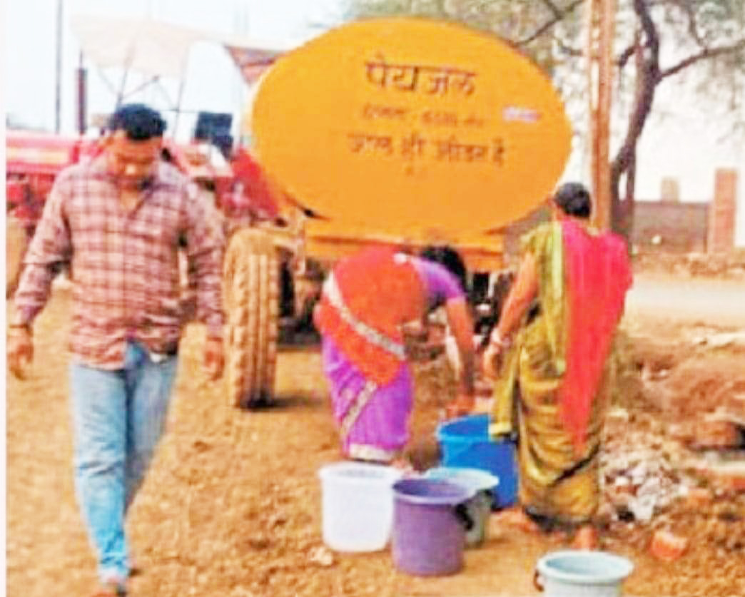 पानी पाताल की ओर, 15 दिन में 80 फीट नीचे गया, डालना पड़ रहा अतिरिक्त पाइप