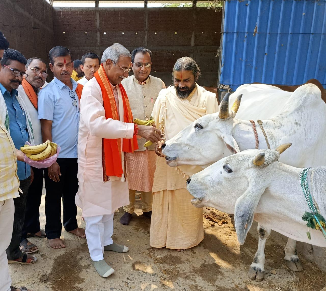 सिरकट्टी आश्रम में मनाया पूर्व सांसद चंदूलाल का जन्मदिवस सिरकट्टी आश्रम में मनाया पूर्व सांसद चंदूलाल का जन्मदिवस