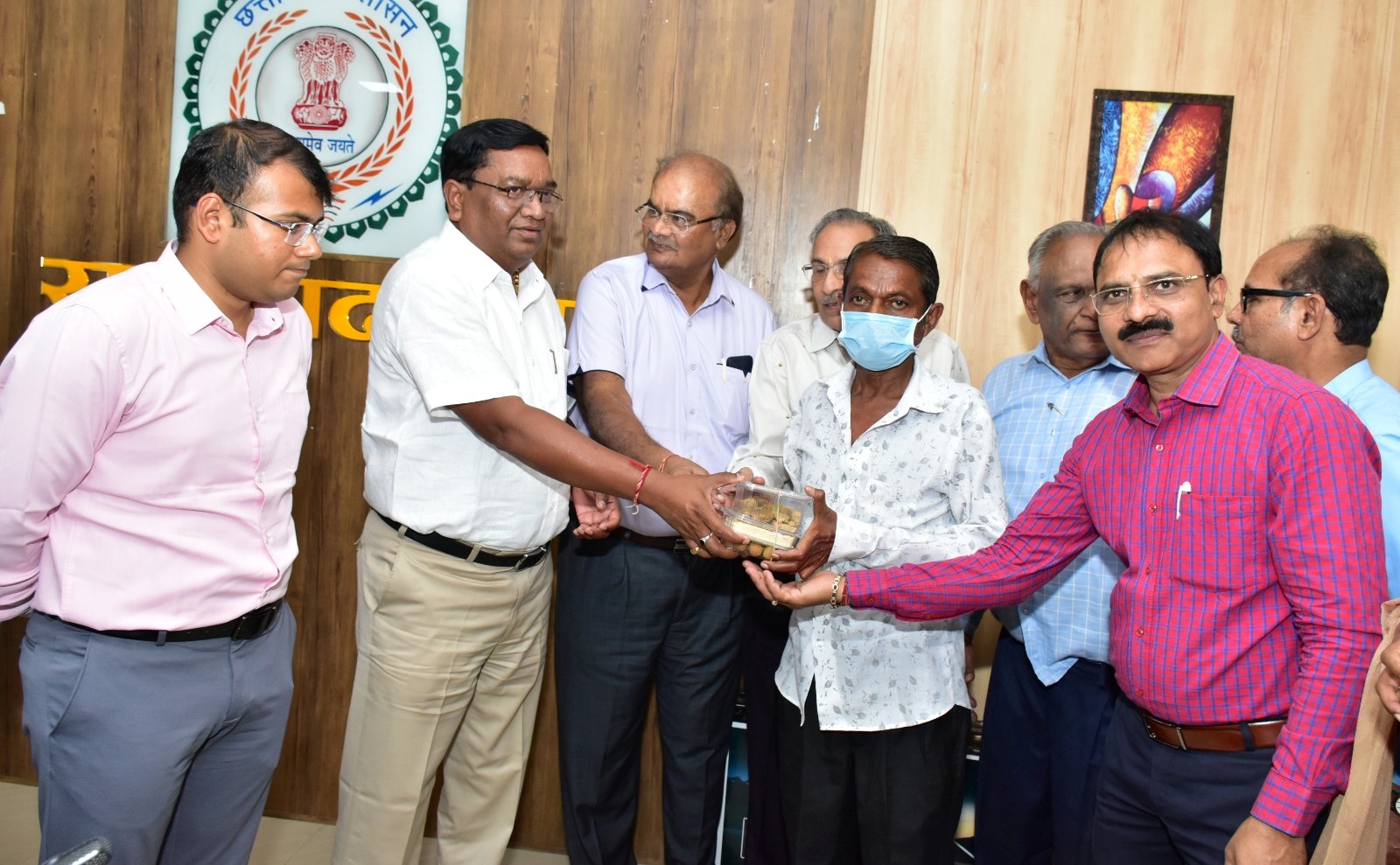 उत्कृष्ट सहयोग के लिए गुप्ता व उदयाचल संस्था सम्मानित