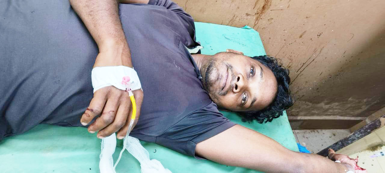 महुआ बिनने गए ग्रामीण पर भालू ने किया हमला, घायल