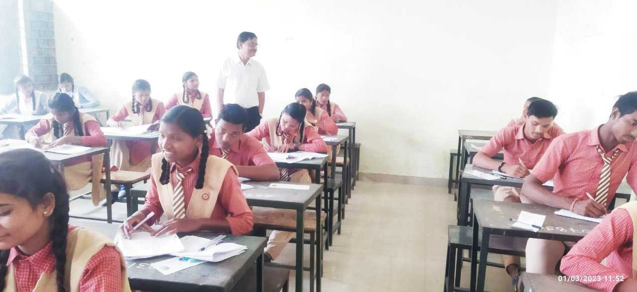 बोर्ड परीक्षा केंद्रों का आकस्मिक निरीक्षण बोर्ड परीक्षा केंद्रों का आकस्मिक निरीक्षण