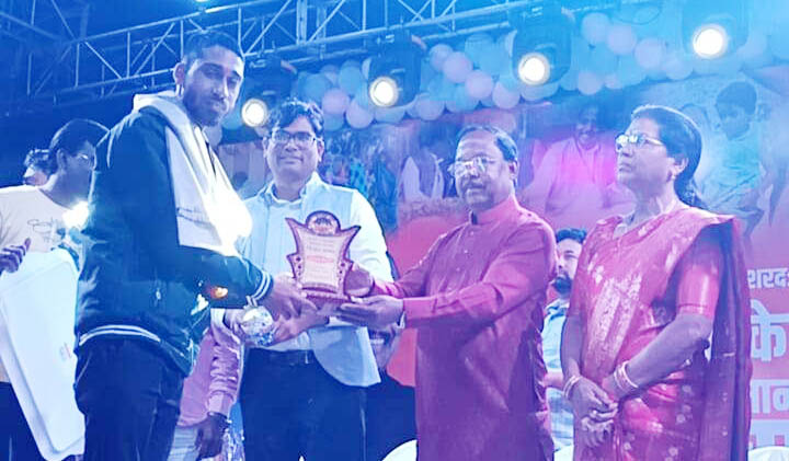 आकाश तिवारी सम्मानित