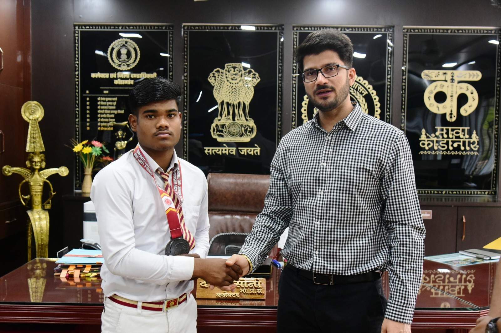 राष्ट्रीय जूडो चैम्पियनशिप में उत्कृष्ट प्रदर्शन करने वाले अनिल का कलेक्टर ने किया सम्मान