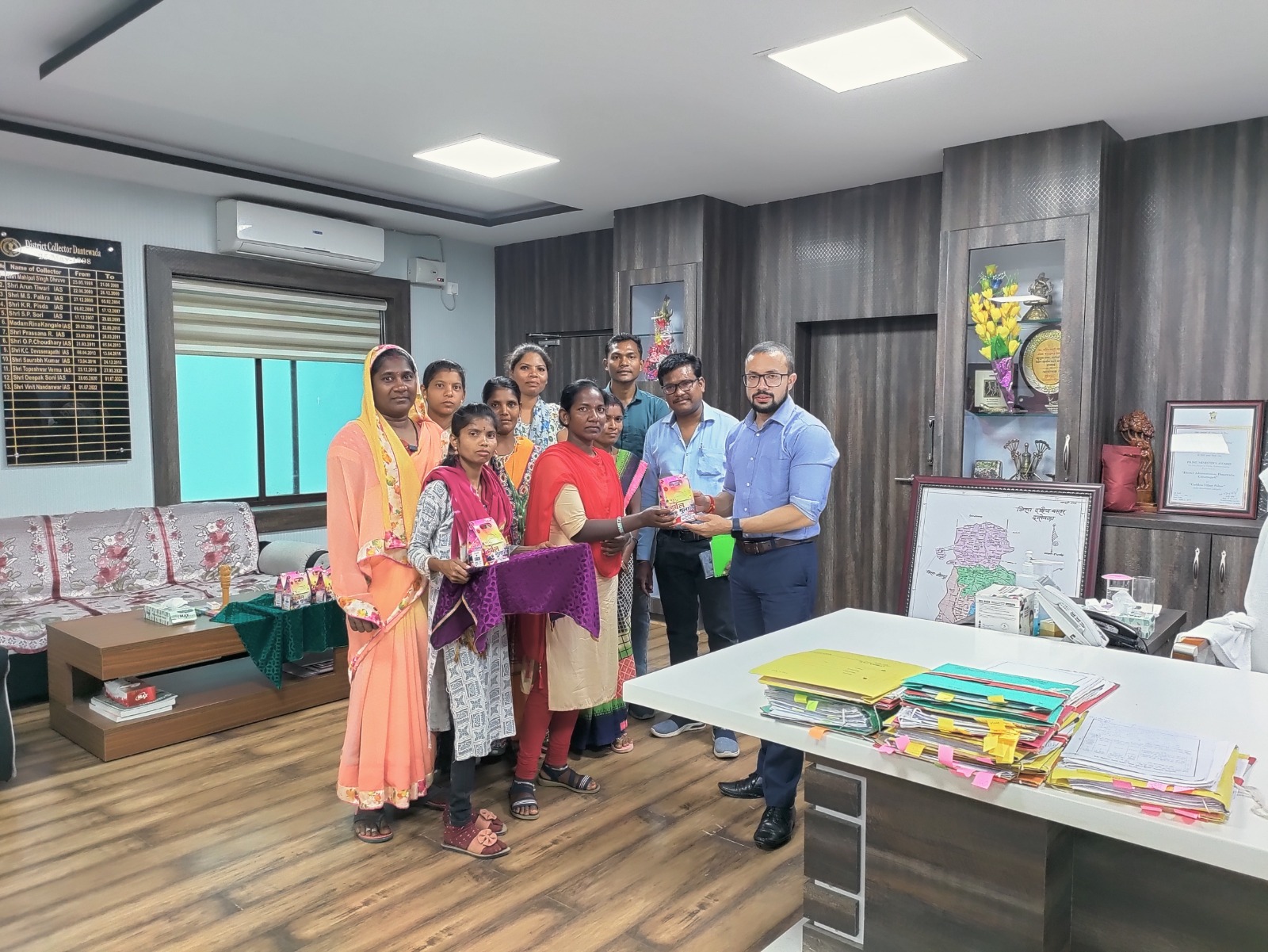 हर्बल गुलाल से दंतेवाड़ा में होली