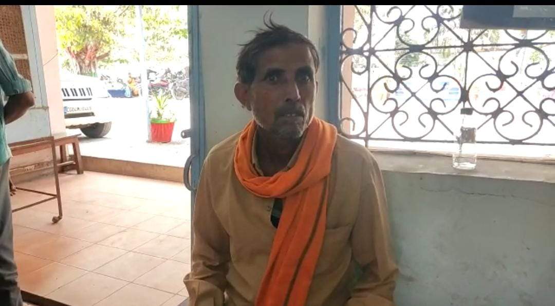 चरित्र संदेह, पत्नी की टंगिया मारकर हत्या, गिरफ्तार