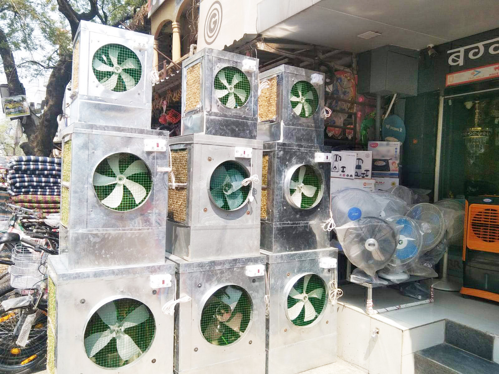 कूलर-एसी का बाजार सजा, पारंपरिक  मटके और गमछा-टोपी की खरीदी बढ़ी