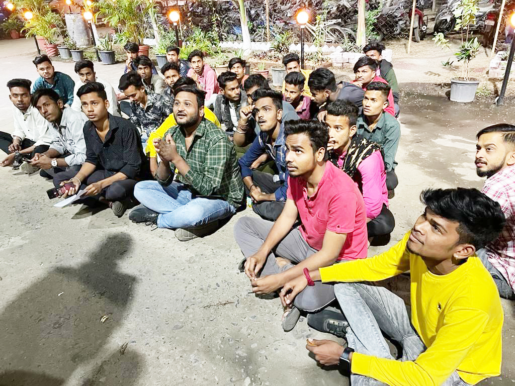 सीएसपी अभिनव फिर घिरे विवादों में