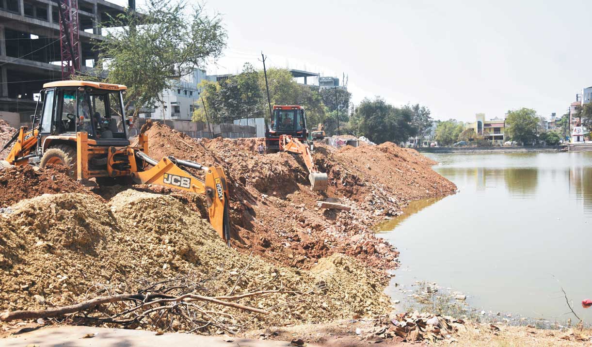 तालाब पाटकर सौंदर्यीकरण, विरोध