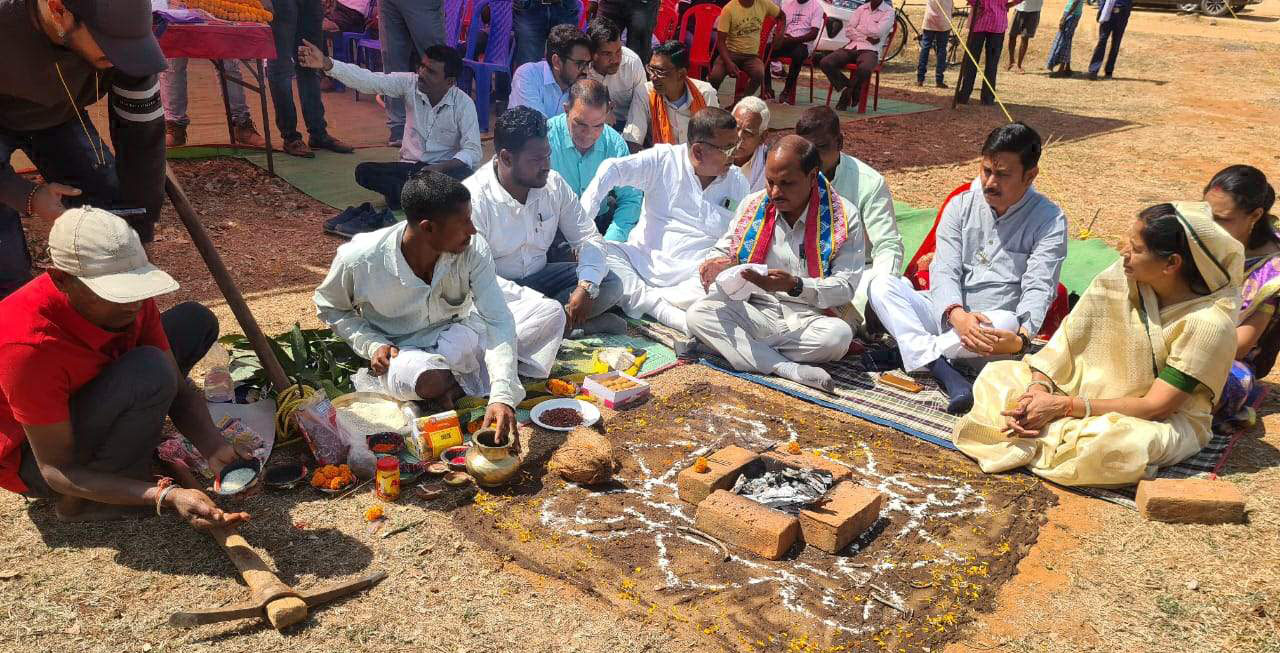 सीजीएमएससी के अध्यक्ष ने किया 33/11 केवी सब स्टेशन का भूमिपूजन