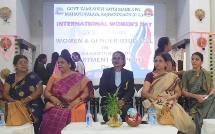 महिलाएं किसी भी क्षेत्र में पुरुषों से कम नहीं-नैना