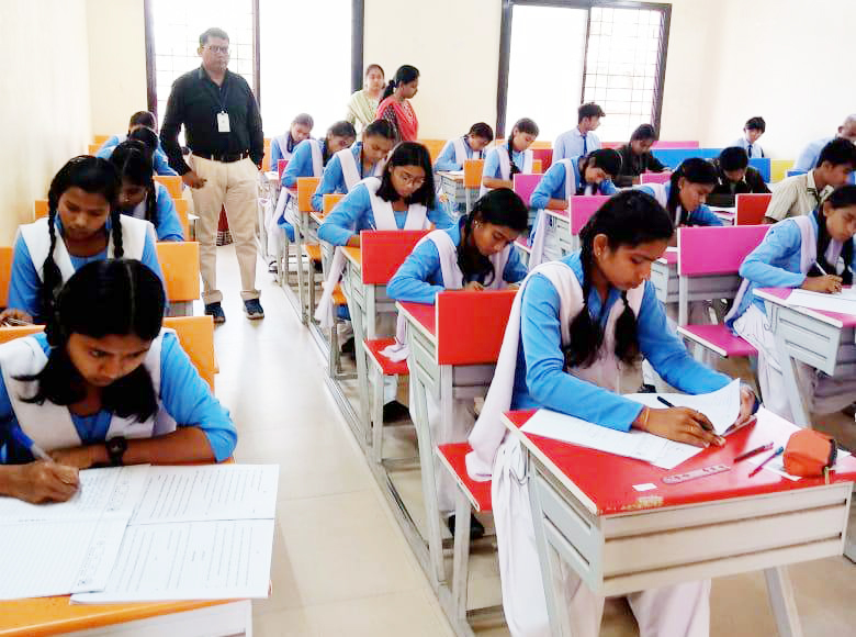 परीक्षा केन्द्रों का निरीक्षण, 354 अनुपस्थित