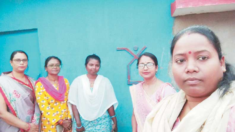 लाभार्थी सेल्फी अभियान, भाजपा महिला मोर्चा कार्यकर्ता पहुंचीं प्रधानमंत्री आवास लाभार्थियों से मिलने