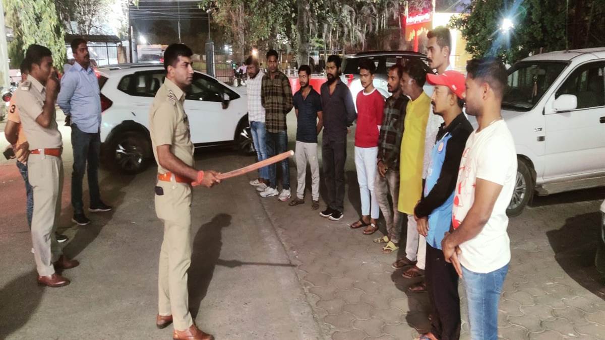 हुडदंगियों पर बाज की नजर, 50 चौक- चौराहों  पर तैनात रहेगी पुलिस,हेल्प लाइन जारी