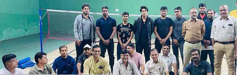 बिना समिति के सलाह के बढ़ा दी दोगुनी फीस