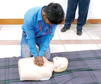एयरपोर्ट कर्मियों ने सीखा फस्र्ट-एड देने के तरीके