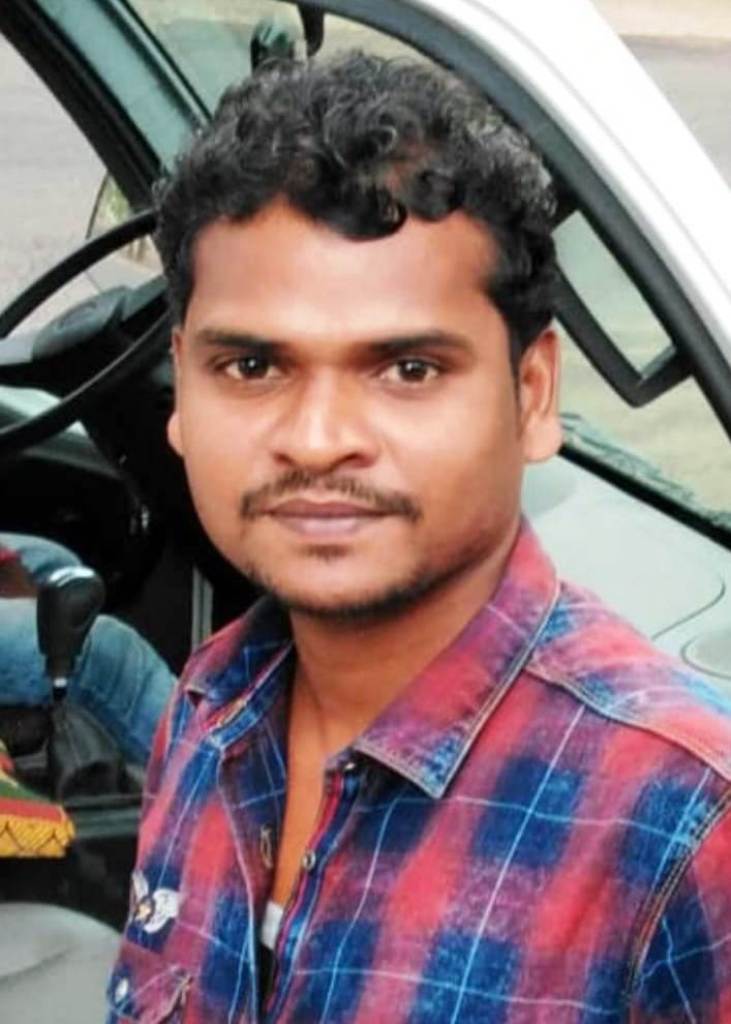 होलिका दहन के बीच पहुंचे बाइक सवारों ने चाकू से गोदकर युवक को मार डाला