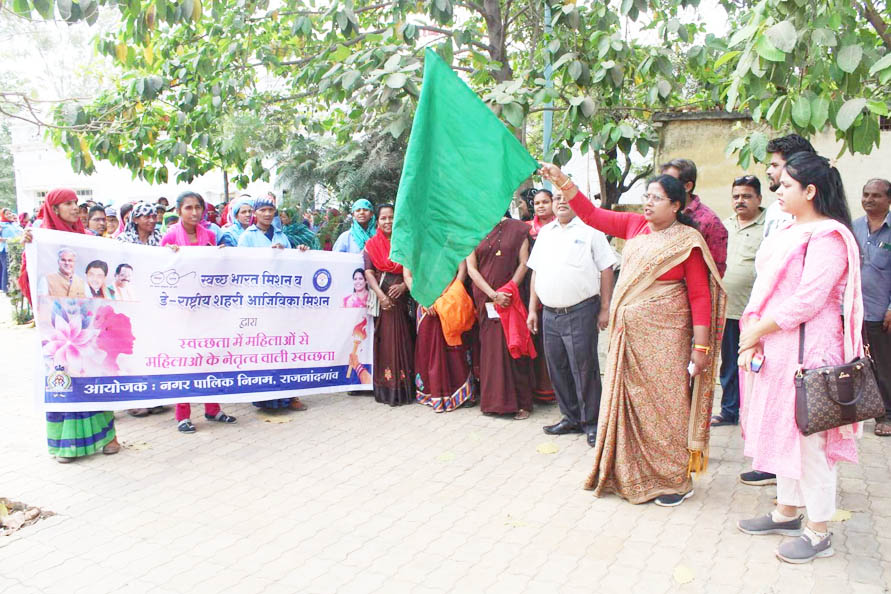 स्वच्छता दीदीयों को महापौर ने दिलाई शपथ