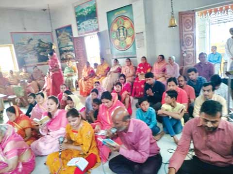 जैन दादाबाड़ी में होली - दादागुरुदेव से सुख समृद्धि की कामना