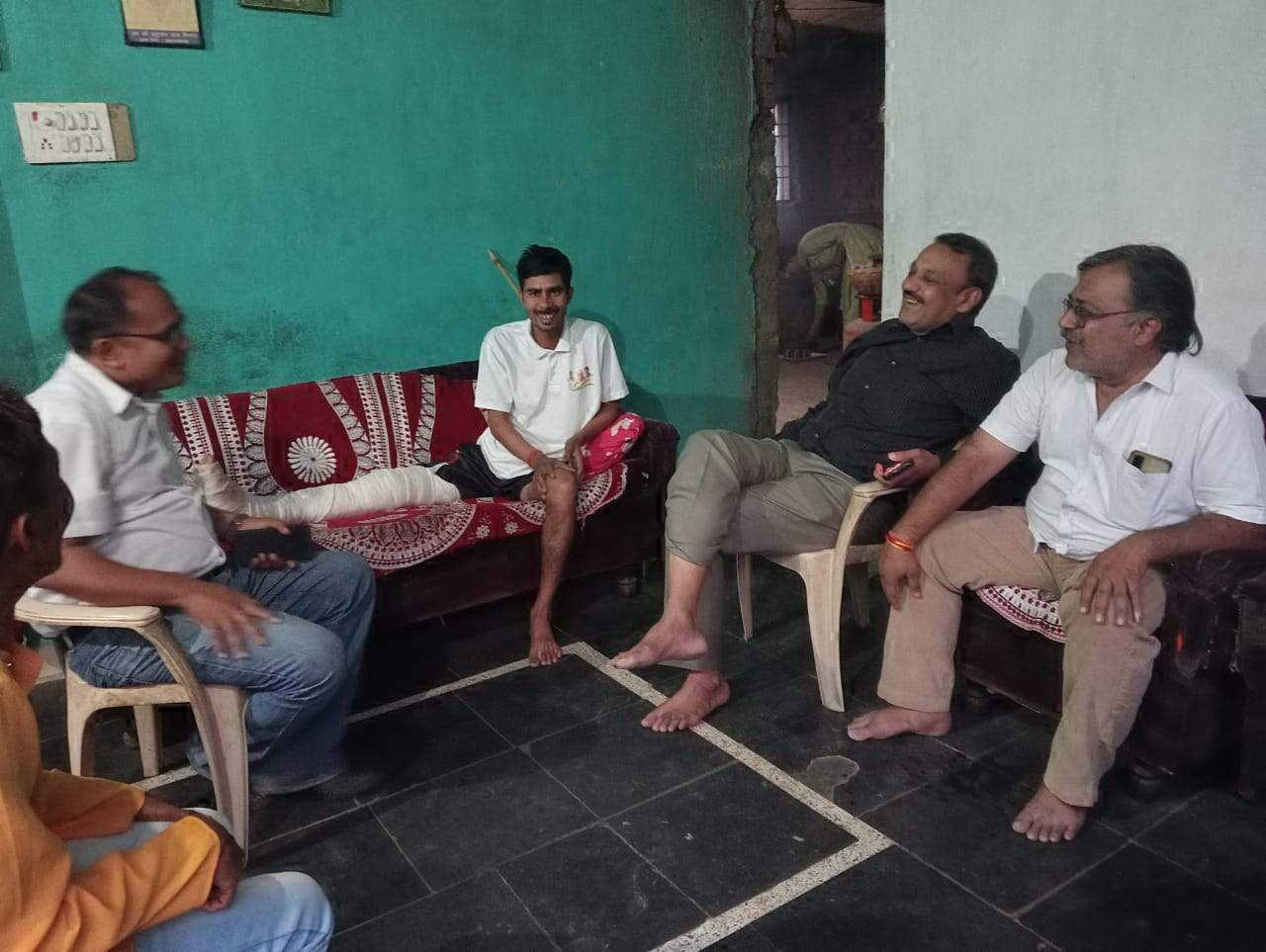 कांग्रेसियों ने महामंत्री से की मुलाकात