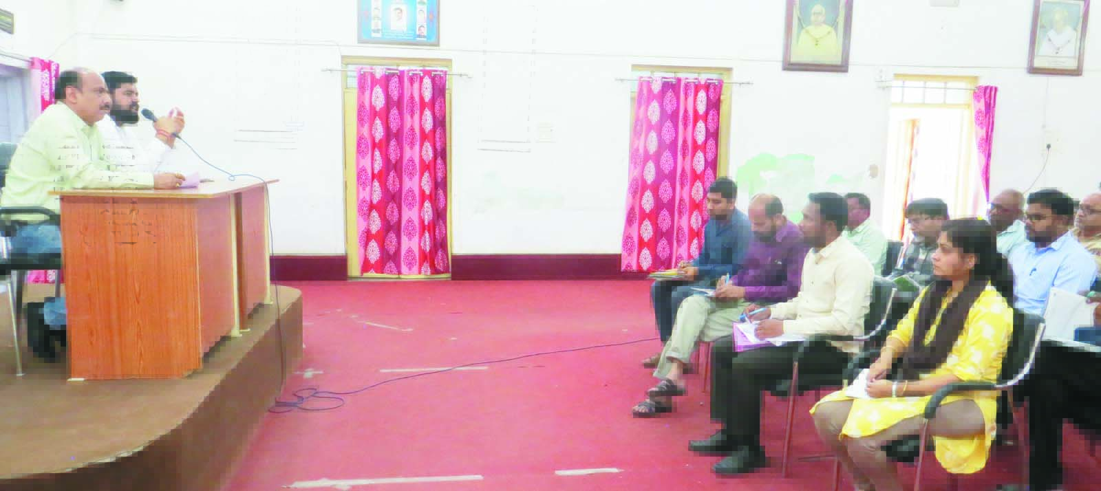 ढीली वसूली पर कर्मचारी होंगे निलंबित