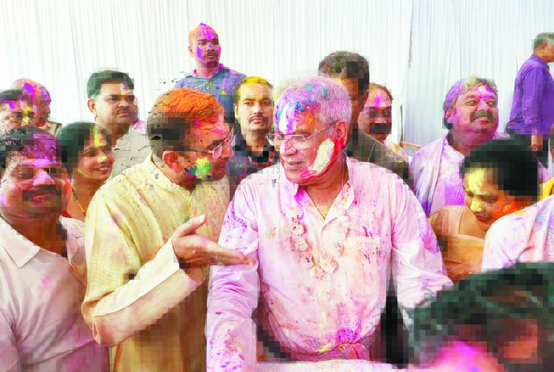 सीएम संग रंग में डूबे नवाज ने नांदगांव को बजट में सौगात  देने पर जताया आभार