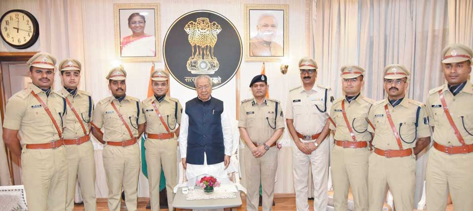 पुलिस आम जनता से मित्रवत् व्यवहार करे-राज्यपाल