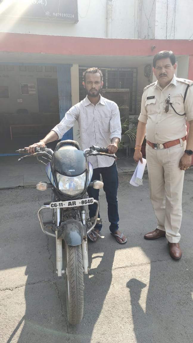 ढाबे पर खड़ी एक्सीडेंटल बाइक की चोरी