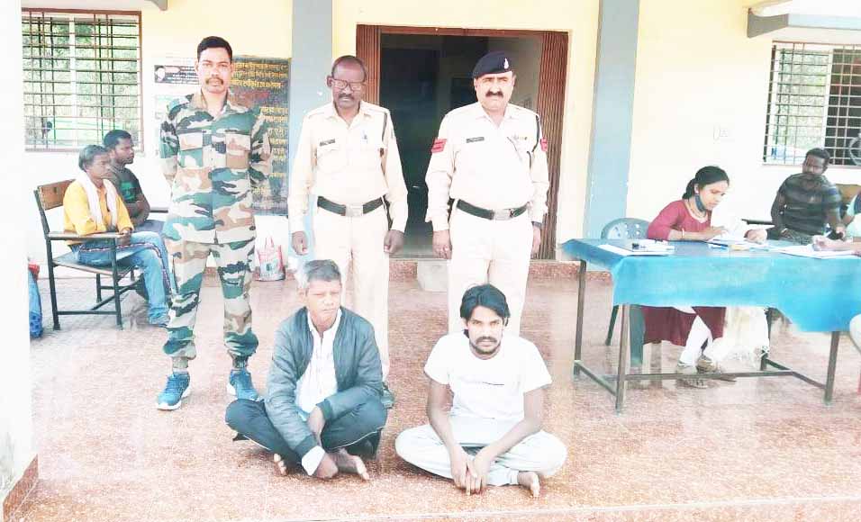 सूने मकान से चोरी, दो गिरफ्तार