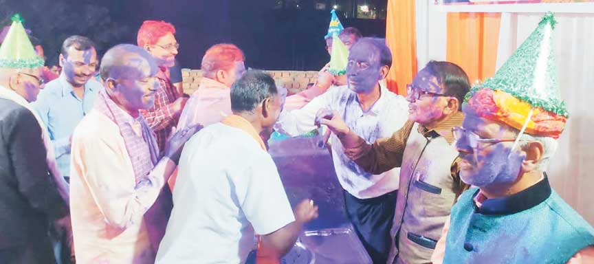 रंग-गुलाल के साथ भारतीय संस्कृति से सराबोर रहा होली मिलन समारोह