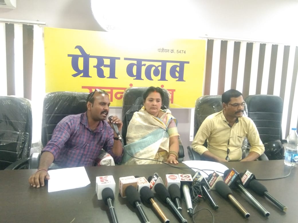 गबन के आरोप में घिरी पूर्व अध्यक्ष ने खुद को बताया बेदाग