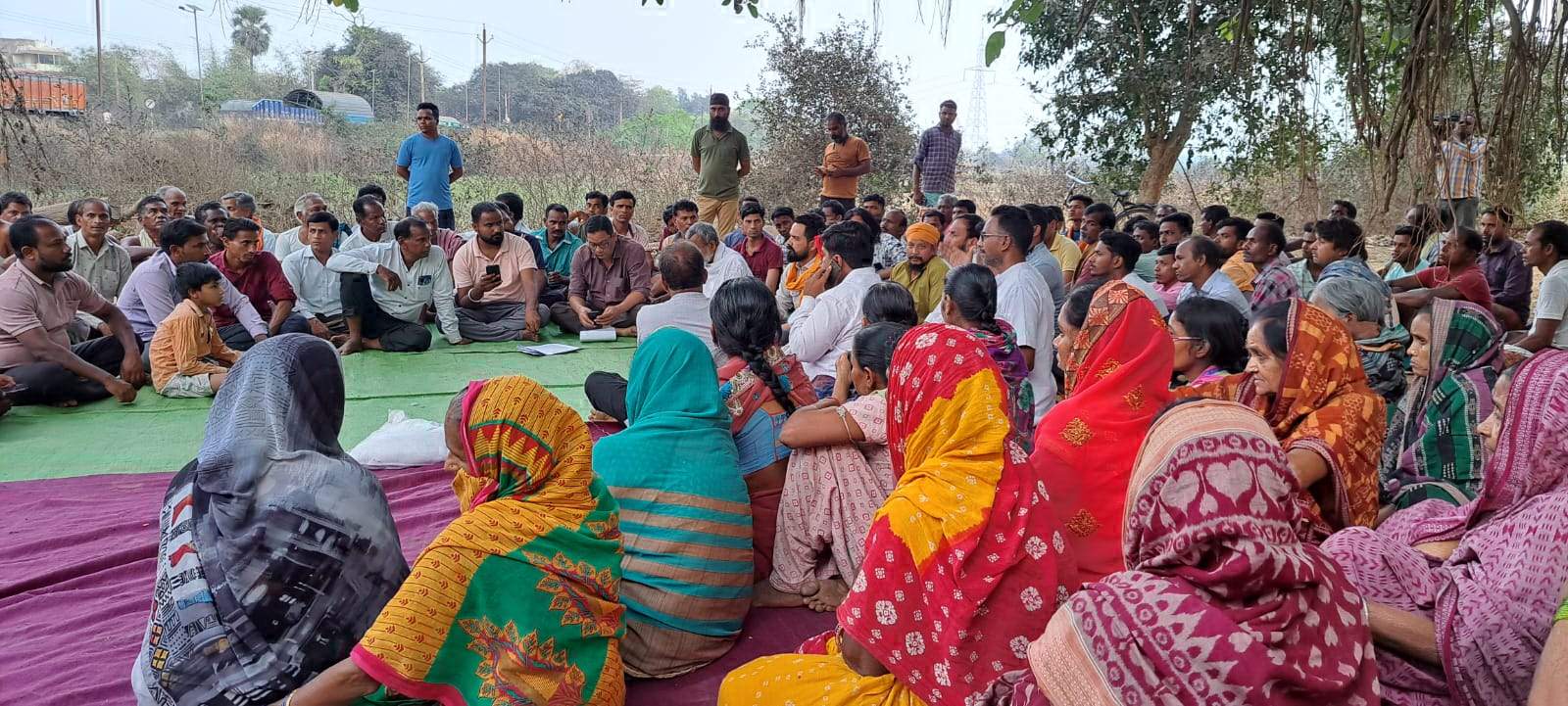 ग्रामसभा में किसानों ने भरी हुंकार