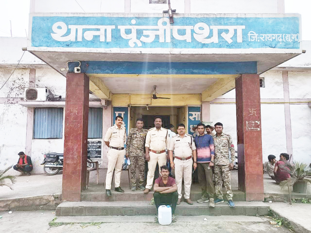 महुआ शराब संग आरोपी गिरफ्तार