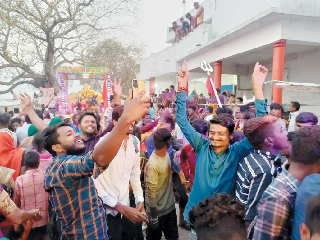  चांदी की पालकी में निकली बाबा कालेश्वरनाथ की बारात