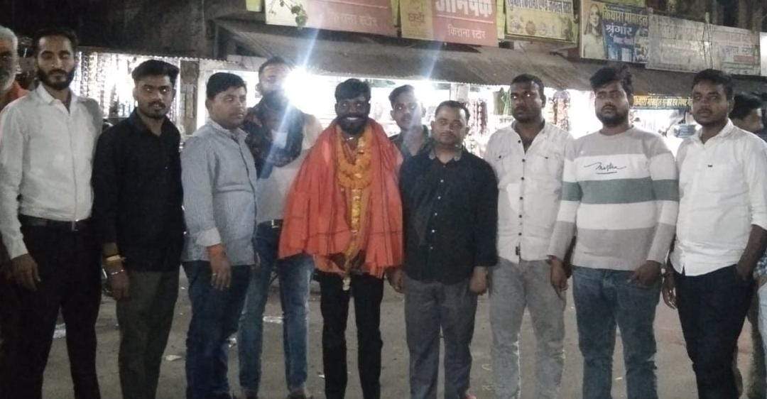 अयोध्या पैदल जाने वाले कोरबा के जयप्रकाश का रामानुजगंज में आतिशी स्वागत
