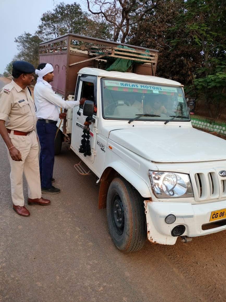 सडक़ दुर्घटनाओं में कमी लाने विशेष मोटर वाहन चेकिंग अभियान