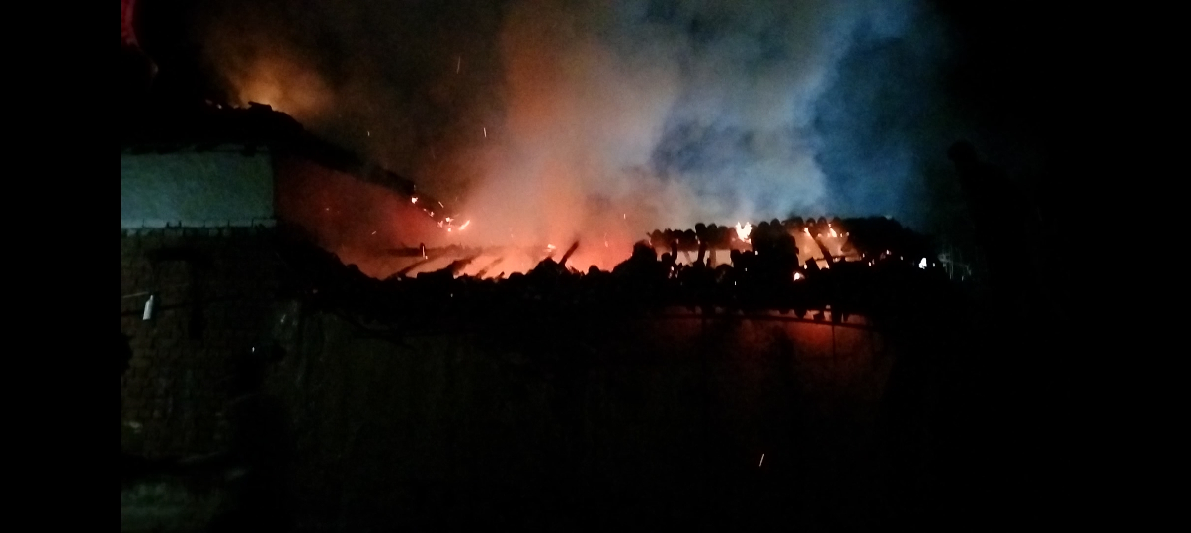 शॉर्ट सर्किट से मकान और गाय कोठे में लगी आग