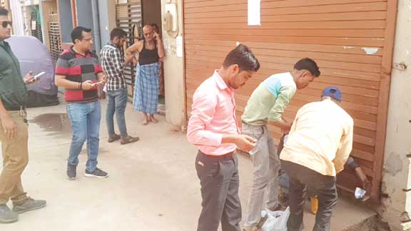 वार्ड -59 में 15 सफाई कर्मी नदारद, ठेकेदार पर 10 हजार जुर्माना