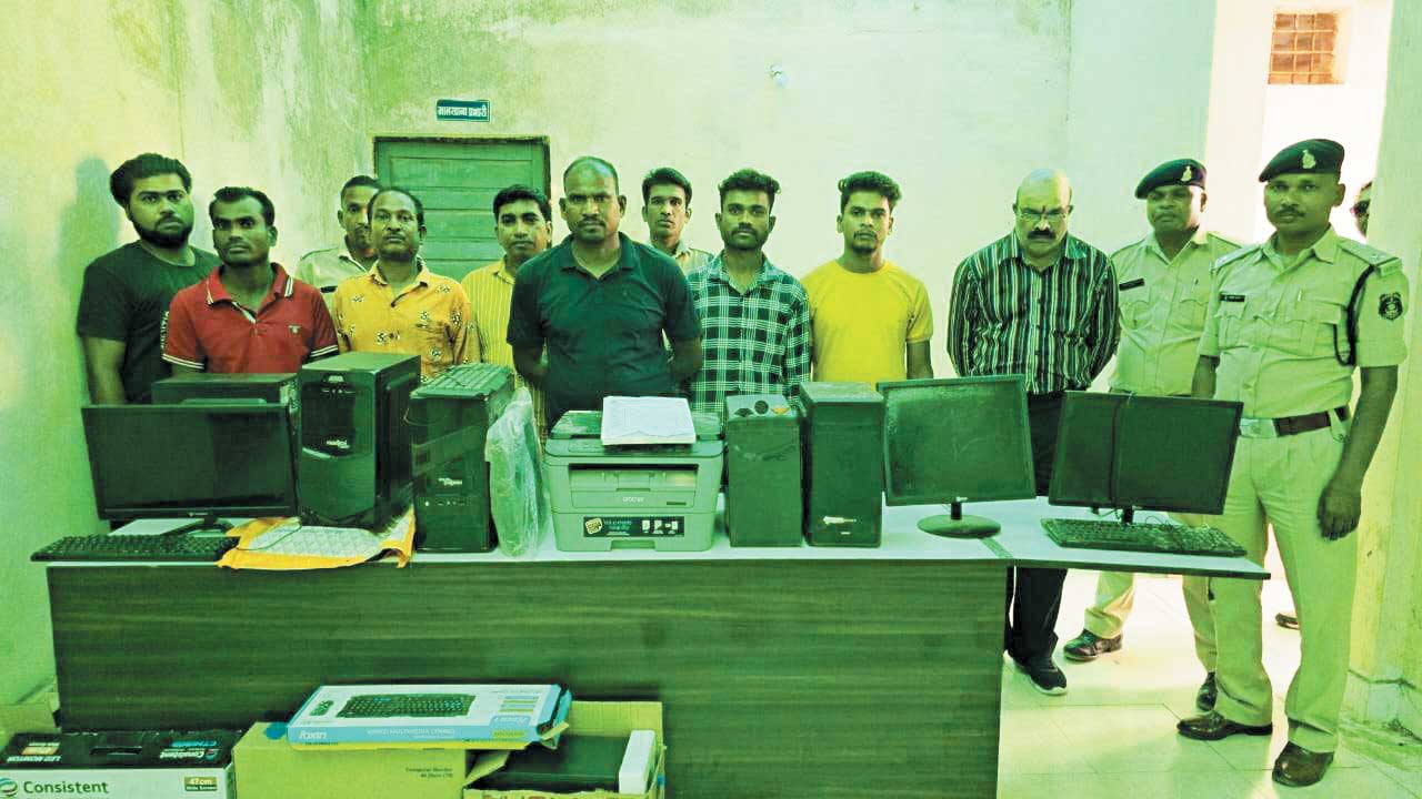 नौकरी के नाम पर 21 लाख की ठगी, नौ के खिलाफ एफआईआर नौकरी के नाम पर 21 लाख की ठगी, नौ के खिलाफ एफआईआर
