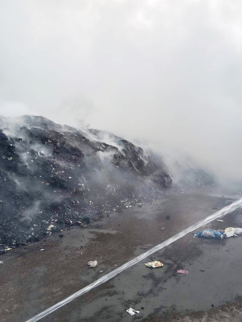 सोरिद वार्ड के कचरा डंपिंग यार्ड में लगी भीषण आग, दमकल कर्मी बुझाने में जुटी