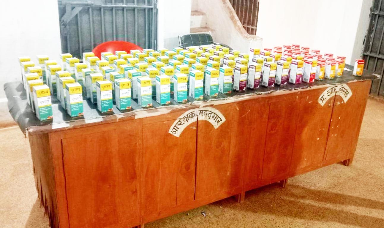 दोपहिया सवार से लाखों की दवाइयां मिली, जांच