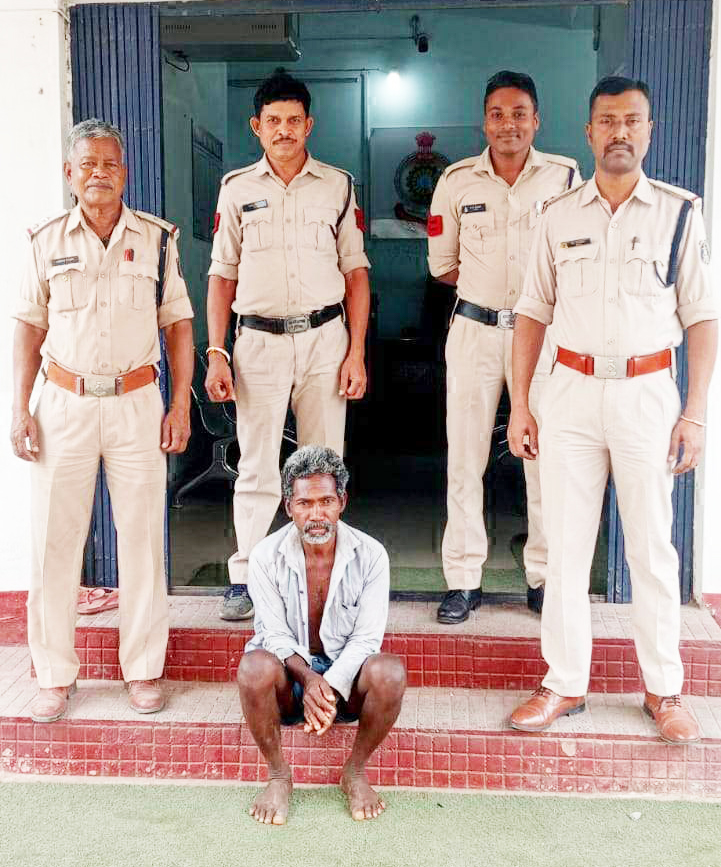 पत्नी की डंडे से पीटकर हत्या, जंगल  में छिपा आरोपी गिरफ्तार 