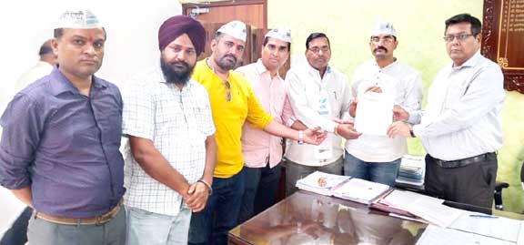 आप पार्टी ने उरकुरा के स्थान पर सरोना बाईपास की मांग के लिए डीआरएम  को ज्ञापन सौंपा