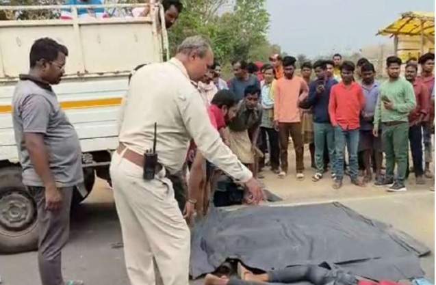 दो चचेरे भाइयों को मिनी ट्रक ने रौंदा, मौत