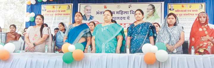 महिला एवं बाल विकास के कार्यक्रम में हथबंद पहुंची अनिला महिला एवं बाल विकास के कार्यक्रम में हथबंद पहुंची अनिला