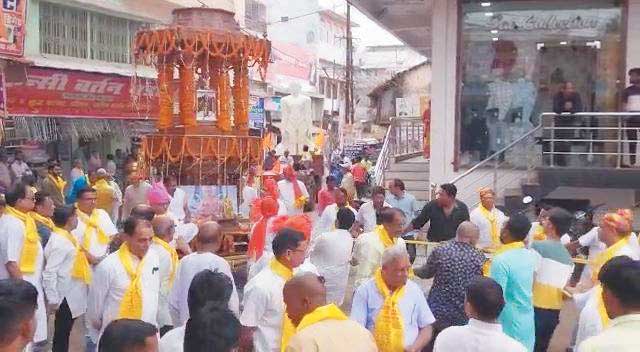 भगवान आदिनाथ कल्याण महोत्सव रथ खींचने उमड़े भक्त भगवान आदिनाथ कल्याण महोत्सव रथ खींचने उमड़े भक्त