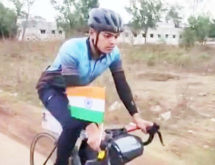 साइकिल से प्रदूषण रोकने और नशामुक्ति का संदेश ले युवा शिक्षक छत्तीसगढ़ यात्रा पर साइकिल से प्रदूषण रोकने और नशामुक्ति का संदेश ले युवा शिक्षक छत्तीसगढ़ यात्रा पर