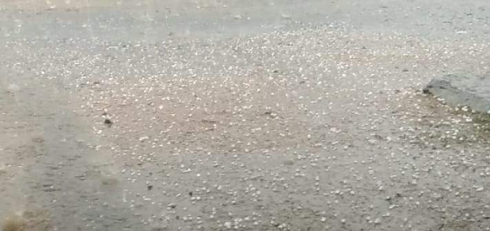 बारिश संग जमकर ओलावृष्टि, किसानों की बढ़ी चिंता