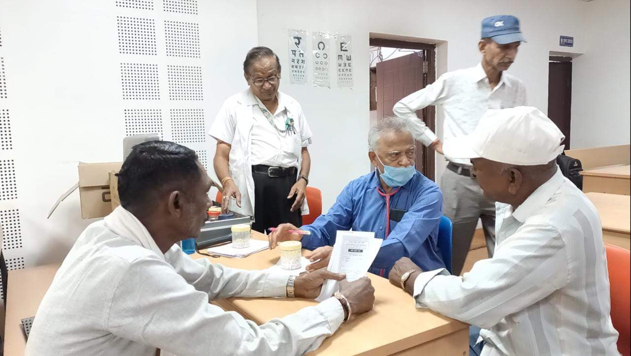 एस आर हॉस्पिटल ने नगर निगम भिलाई के 154 कर्मियों का किया मुफ्त स्वास्थ्य जांच, जरूरतमंदों को मुफ्त दवाएं भी दी गई एस आर हॉस्पिटल ने नगर निगम भिलाई के 154 कर्मियों का किया मुफ्त स्वास्थ्य जांच, जरूरतमंदों को मुफ्त दवाएं भी दी गई
