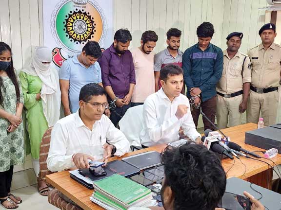  दिल्ली ठग गिरोह में तीन लड़कियां भी, लोन दिलाने के नाम पर 25 लाख ठगे