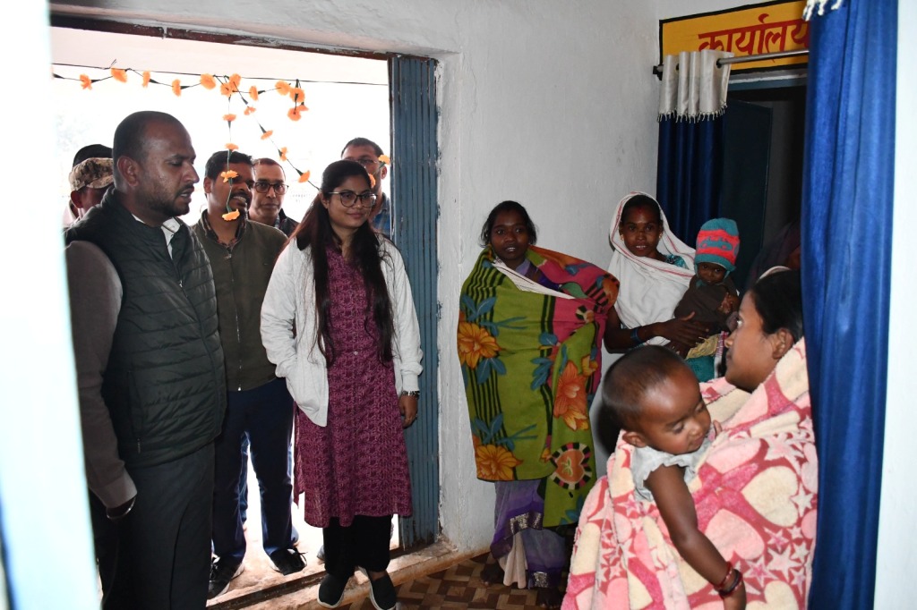 बेहतर स्वास्थ्य सुविधा उपलब्ध कराने निर्देश, दवाओं की उपलब्धता की ली जानकारी